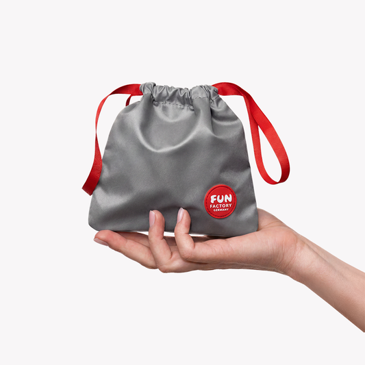 TOYBAG S Grey – Sextoy-Aufbewahrung von FUN FACTORY, in der Hand